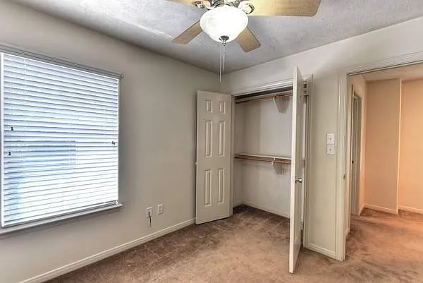614 Foster St — Photo 17