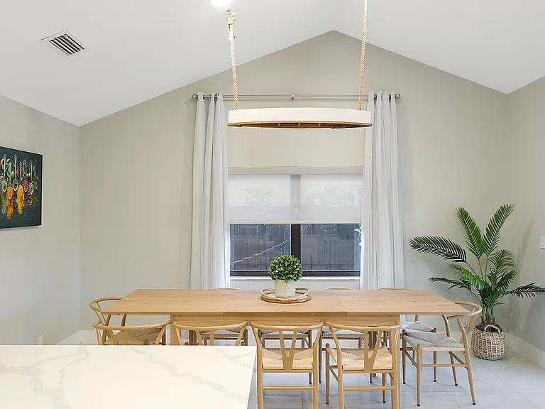 231 SE 8th St — Photo 13