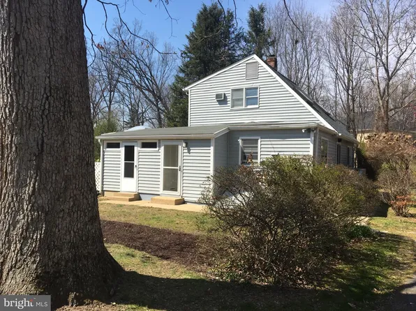 10221 Oakton Dr, Oakton, VA 22124