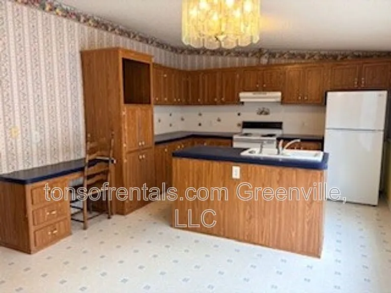 112 Acorn Trl — Photo 3