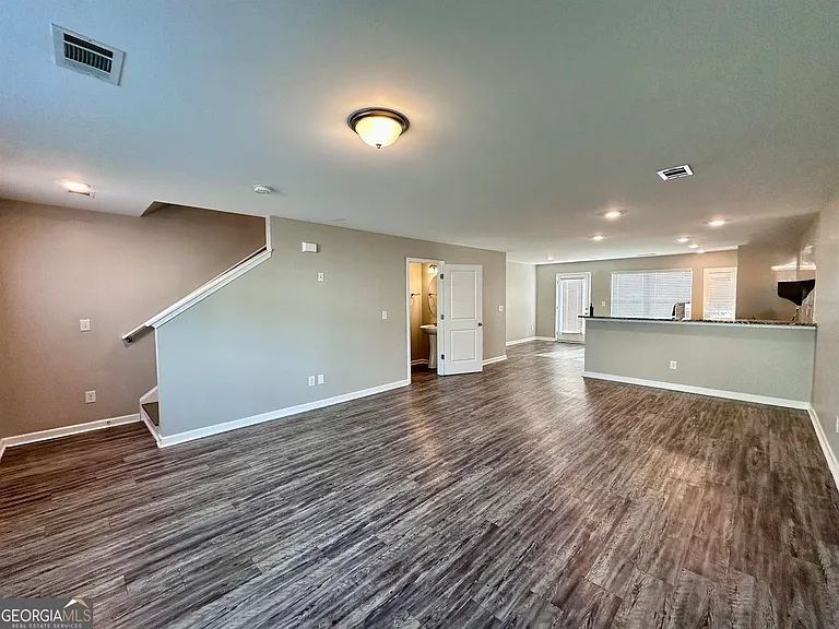 306 Ashigan St — Photo 2