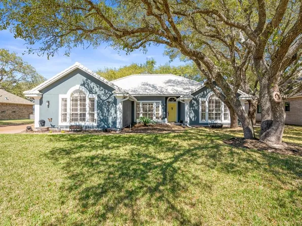 423 Augusta Dr, Rockport, TX 78382