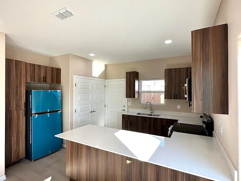 2914 W Kenwood St #1 — Photo 6
