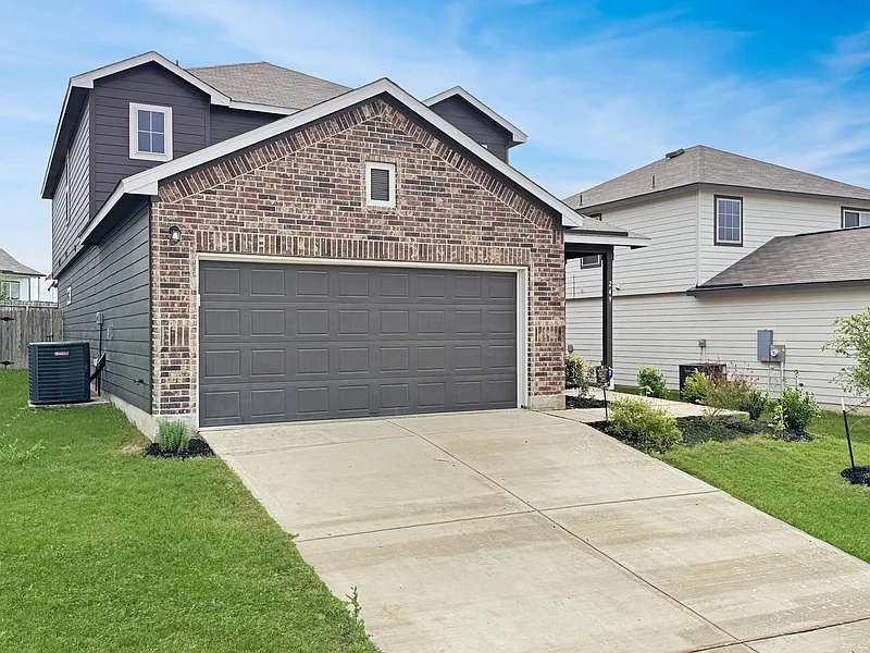 4 bed, 2.5 bath, 2628 sqft, $2,195 — Photo 3