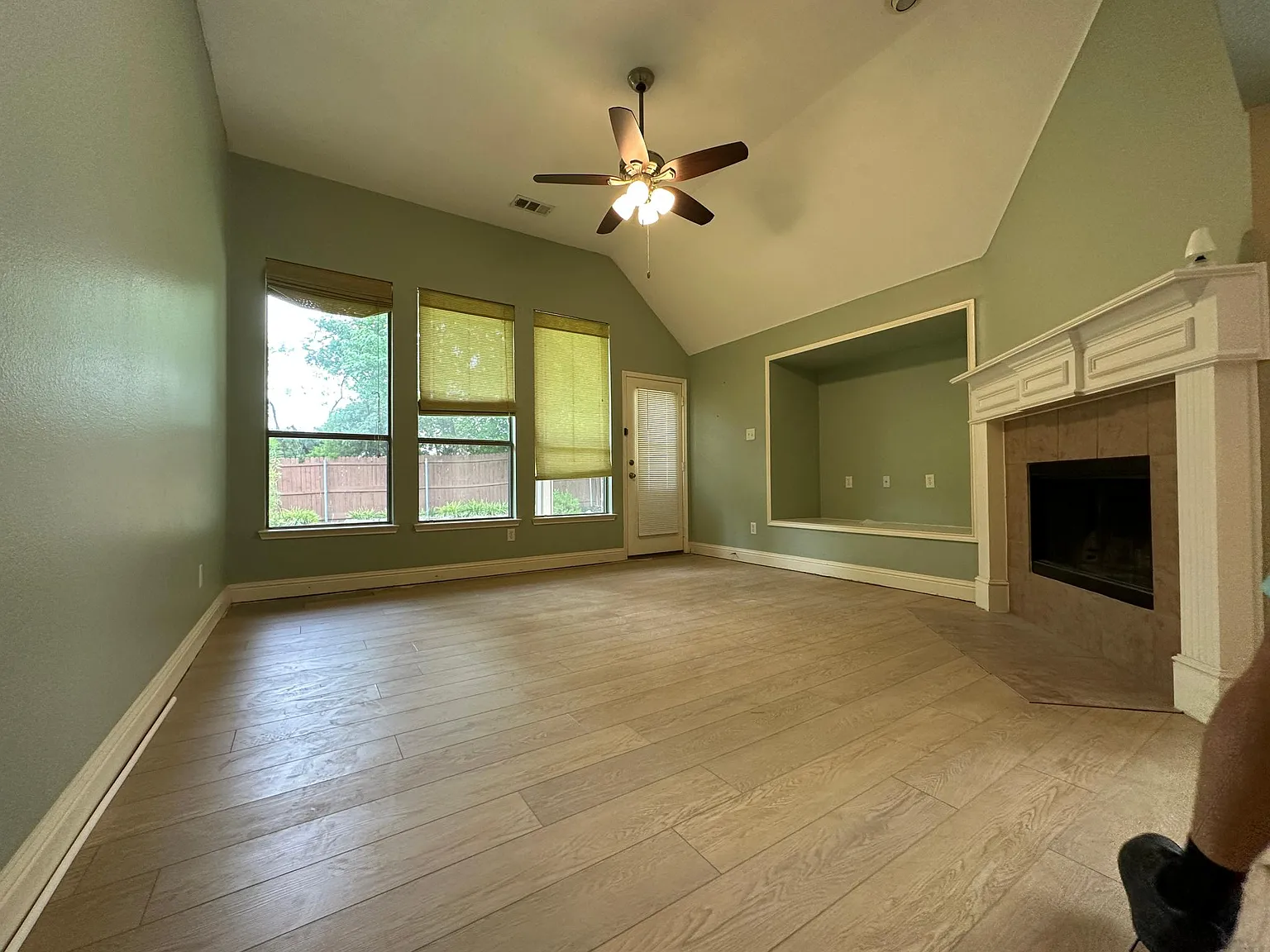 3 bed, 1822 sqft, $2,295 — Photo 2