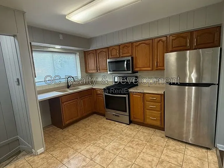 1067 W 97th St — Photo 5
