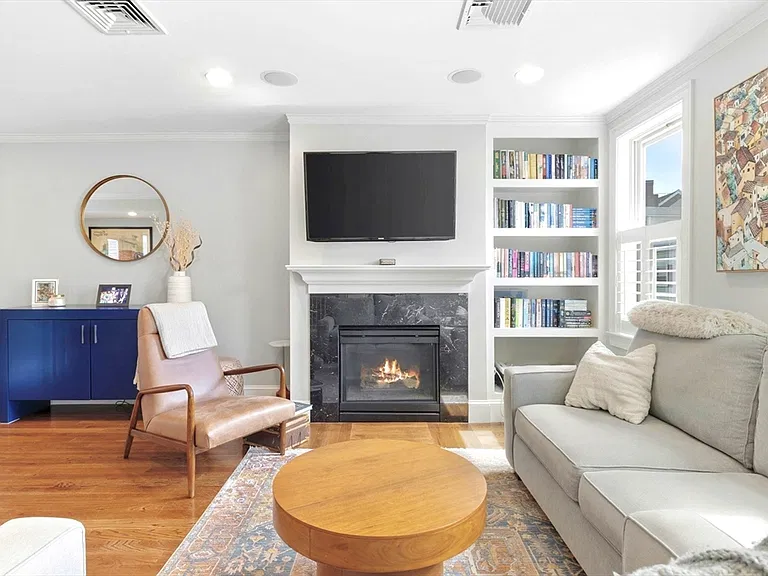 77 Green St #2 — Photo 3