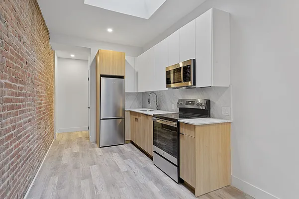 Rented by R New York | media 16