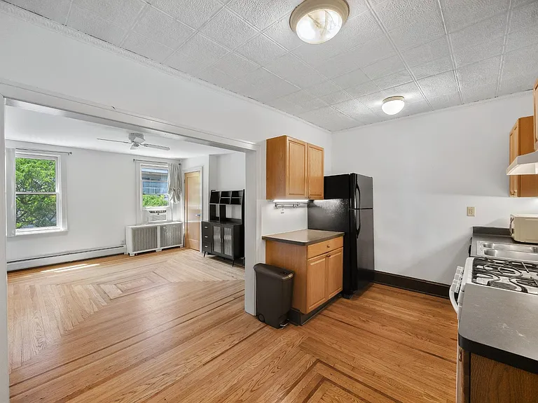 107 Monroe St #3 — Photo 6