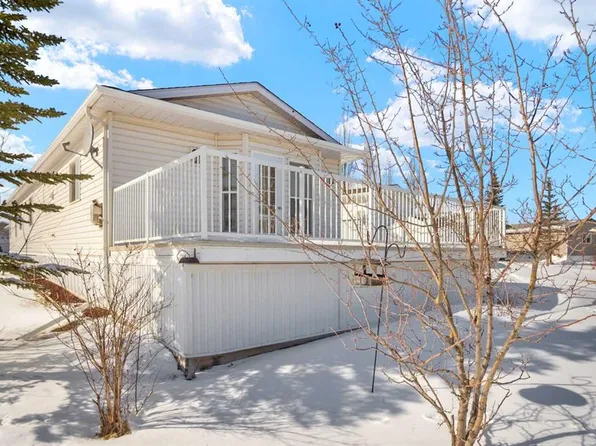 5210 65th Ave #38, Olds, AB T4H 1W7