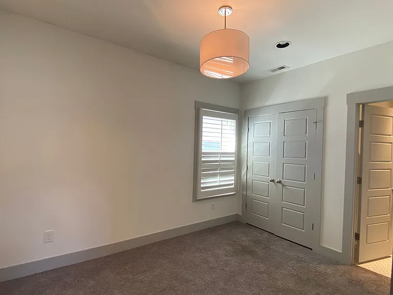 1104B W Grove Ave — Photo 13