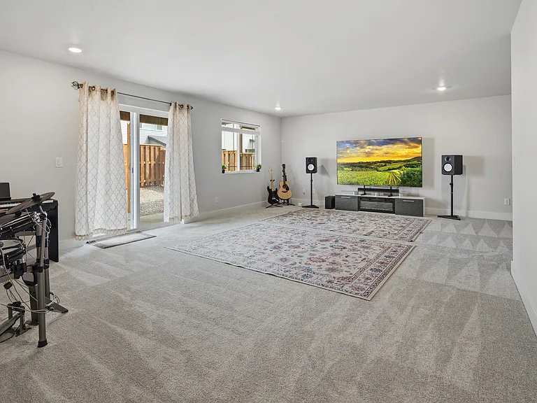 14999 NW Evelyn St — Photo 38