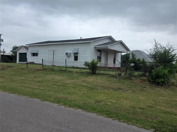 928 S 3rd St, Chickasha, OK 73018