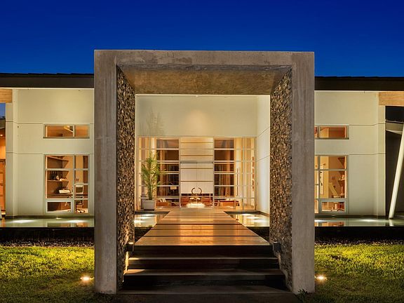 3rd image of 613 Moore Rd