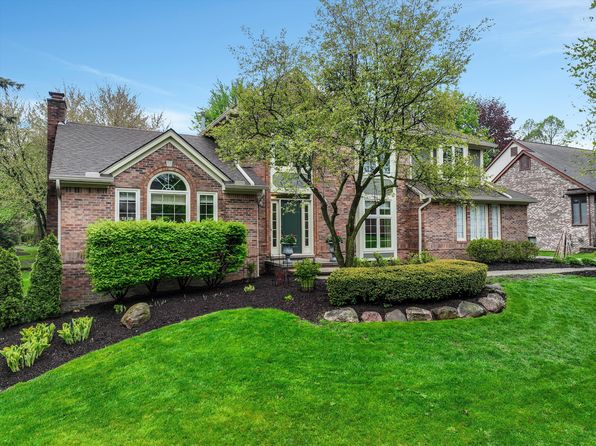 1027 Portsmere Ct, Northville, MI 48167