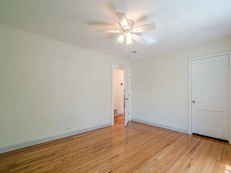 227 Devonshire Dr — Photo 28