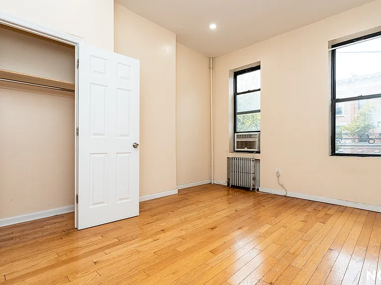 469 Harman St #3L — Photo 2