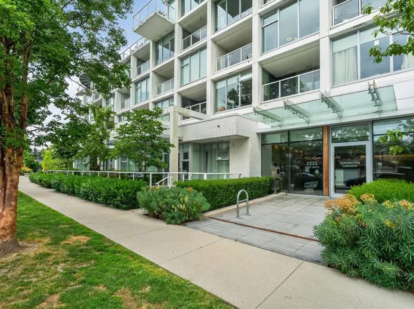 2221 E 30th Ave #906, Vancouver, BC V5N 3A1
