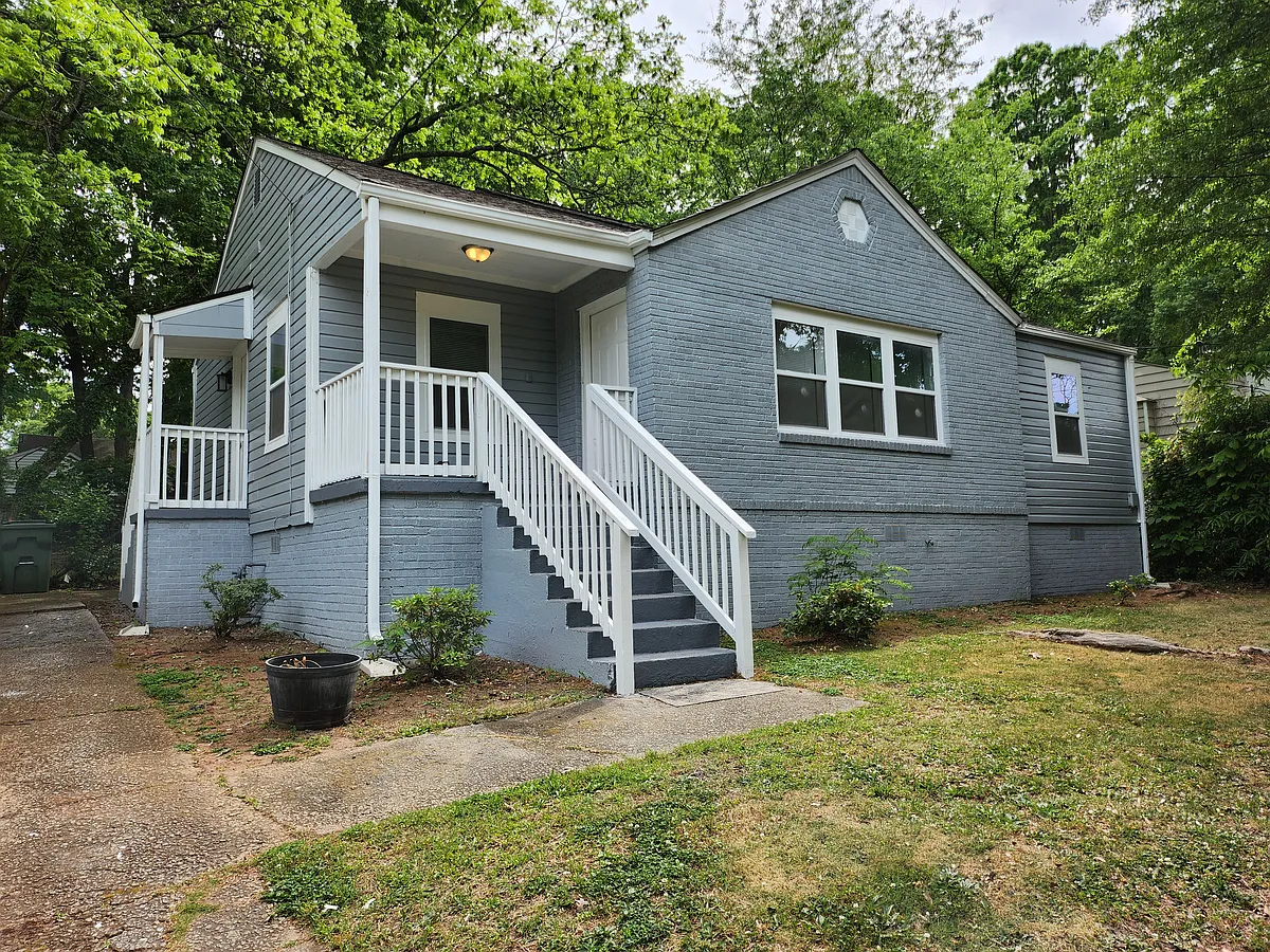 Building Photo - 818 Blossom St SW