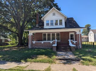 219 W Rockspring St, Henderson, NC 27536