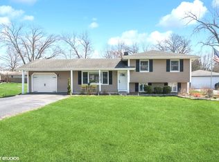 313 Sunrise Ave, Willowbrook, IL 60527
