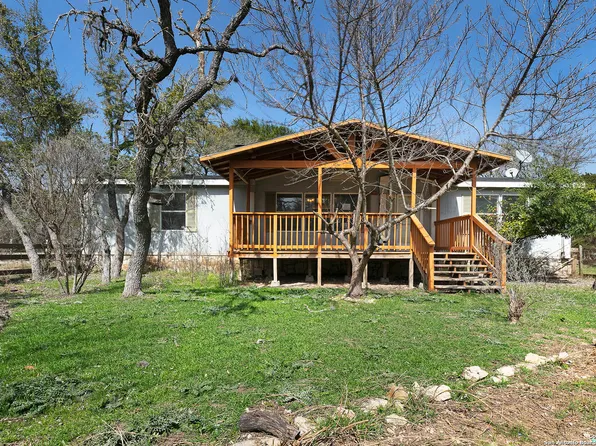 303 Shadow Ln, Pipe Creek, TX 78063