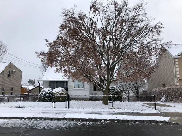 95 Branton Pl, Albertson, NY 11507