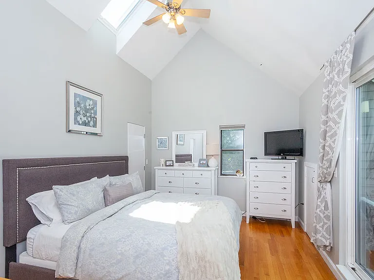 129 Governor Winthrop Rd — Photo 24