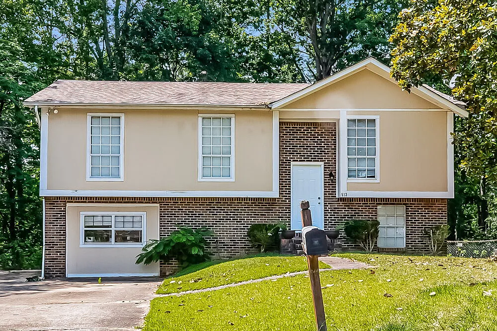 4 bed, 2.5 bath, 1068 sqft, $2,390 — Photo 1