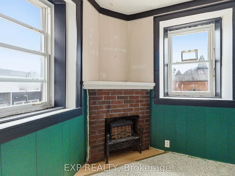 20 Colborne St S #1 — Photo 6