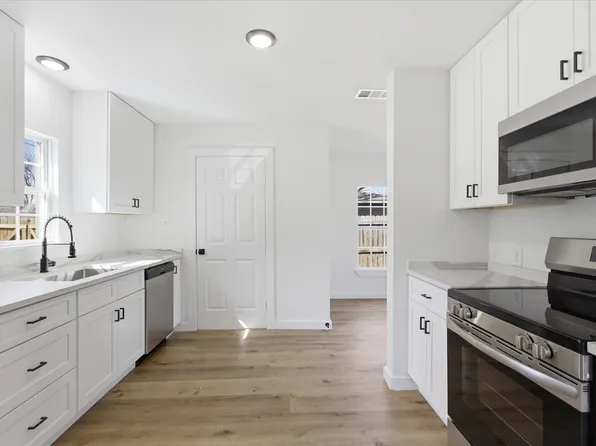 303 N Connett St, Leonard, TX 75452