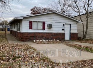 206 W Thomas St, Roxana, IL 62084
