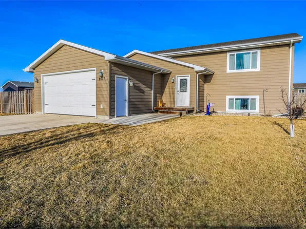 2017 S Lawson St, Aberdeen, SD 57401