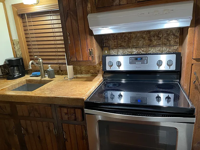 200 Noble St #5 — Photo 3