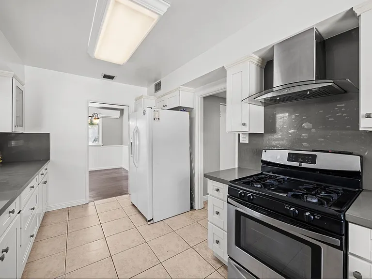 223 S Altura Rd — Photo 13