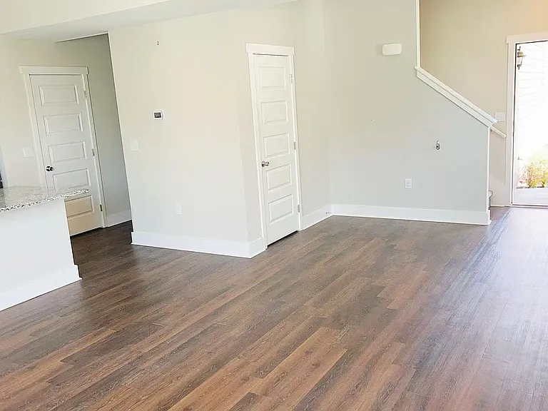 6034 Hillside Ln — Photo 3