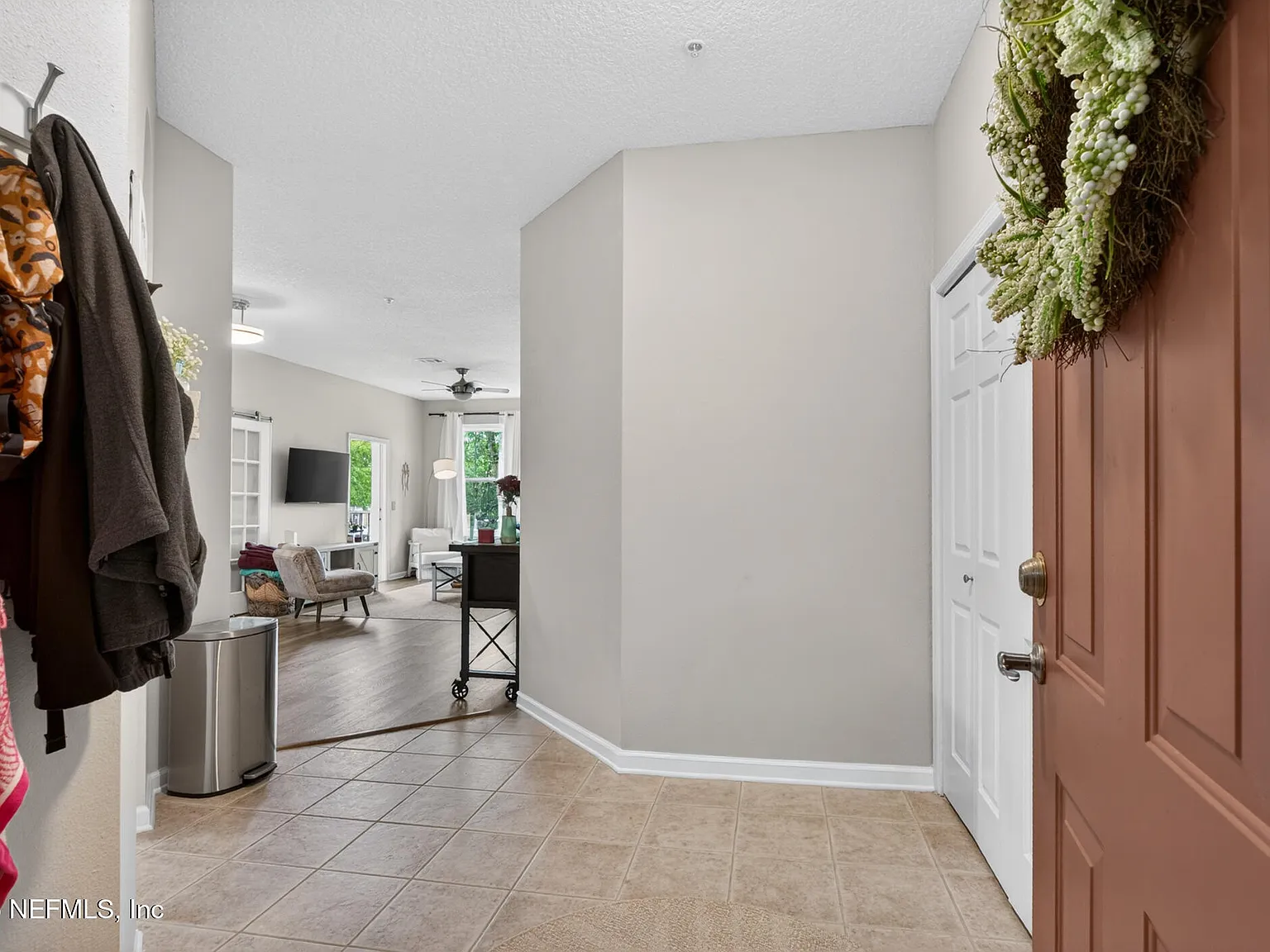 3 bed, 2.0 bath, 1447 sqft, $2,000 — Photo 4