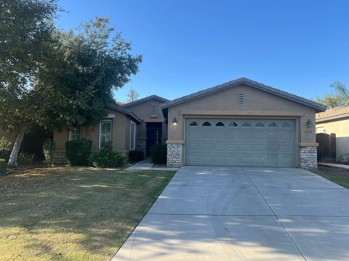 Spacious 3-Bedroom Home with Community Pool! — Photo 1