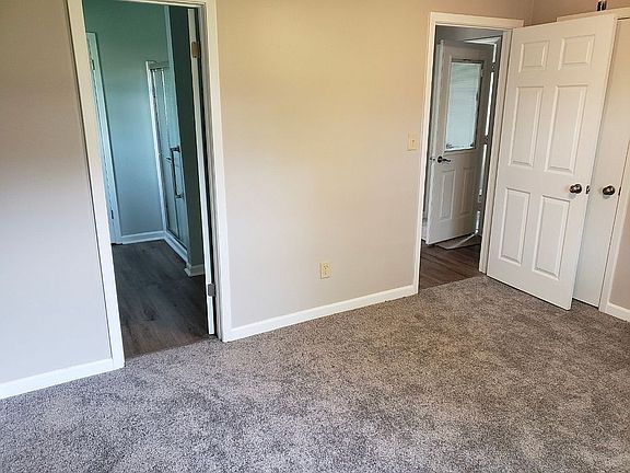 master bedroom/ 4 closets