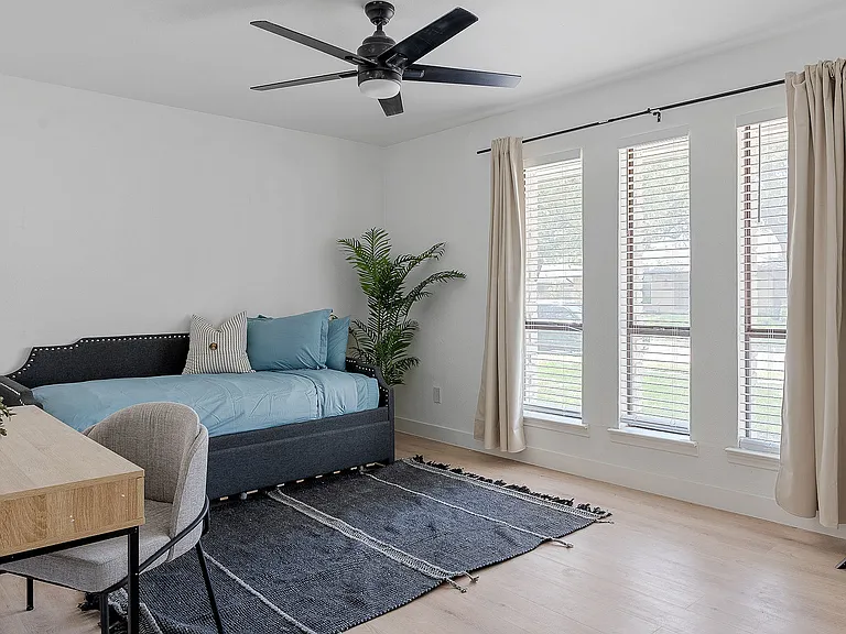 2521 Delmar Dr — Photo 34