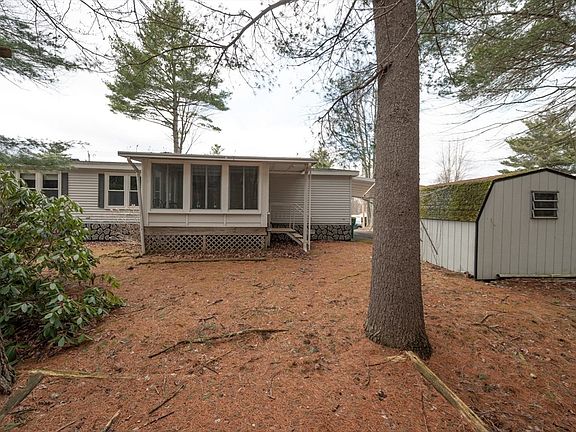 3rd image of 131 Champagne Rd