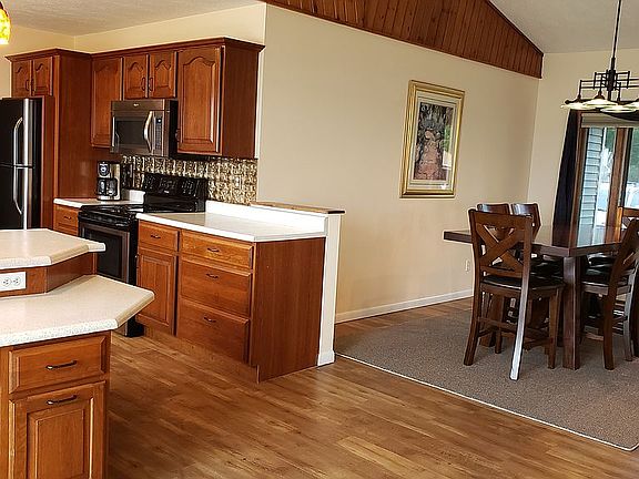Kitchen/Dining Area