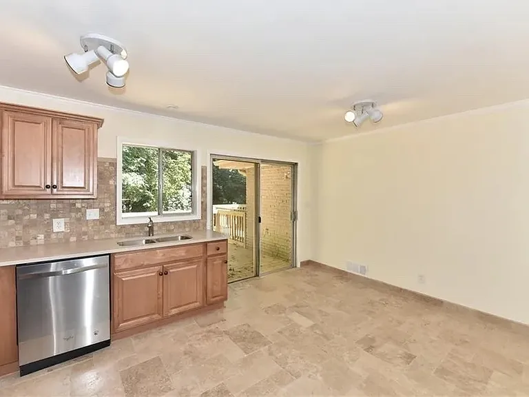 1396 E Rock Springs Cir NE — Photo 15
