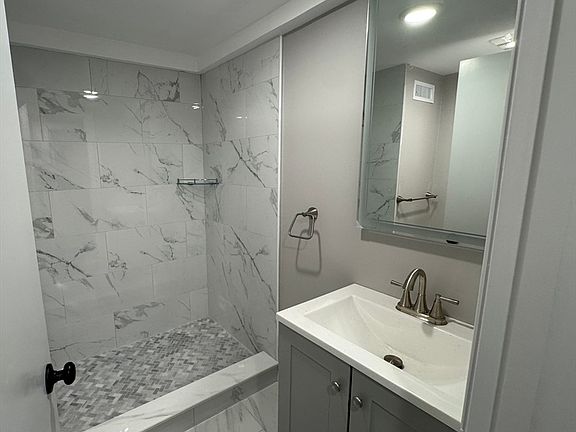 3rd image of 13 Hamilton St