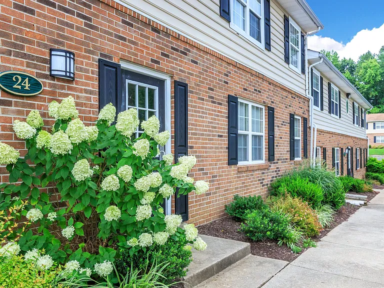 TANGLEWOOD APARTMENTS — Photo 4