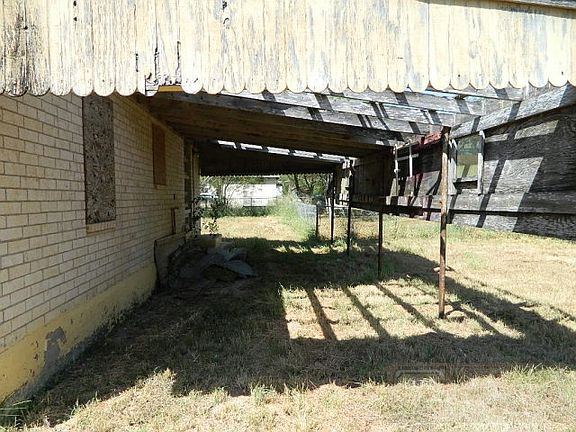 4th image of 351 E Landrum St