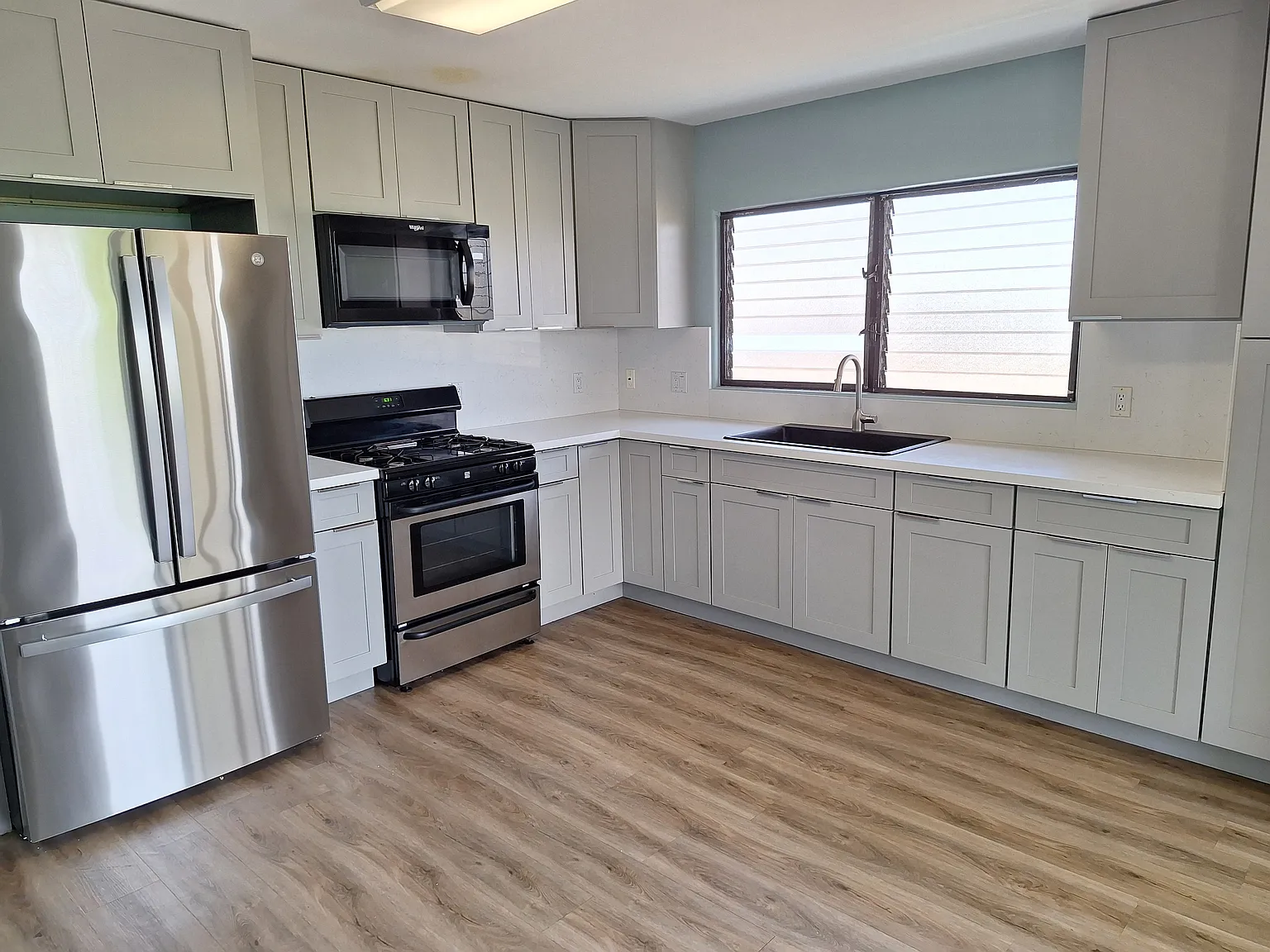 3 bed, 1135 sqft, $3,200 — Photo 2