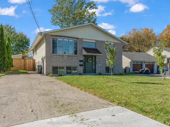 1600 Anne St, Kingston, ON K7M 5H7