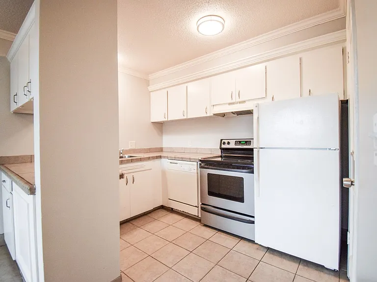 Vista Hills Apartments — Photo 7
