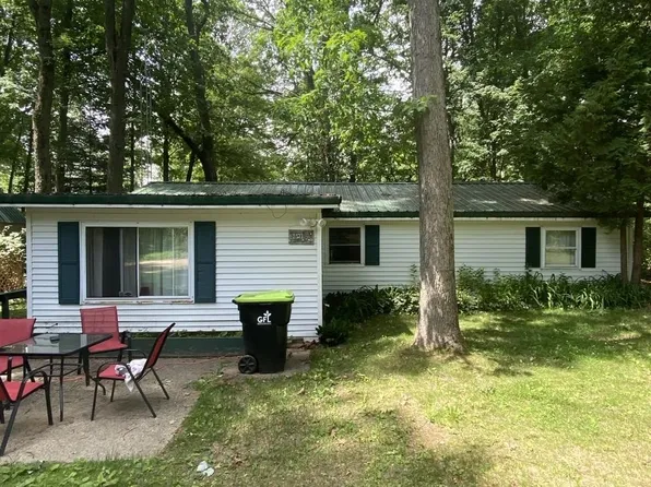 1021 Pocohontas Trl, Harrison, MI 48625